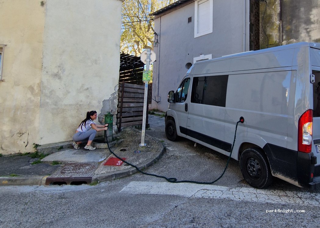 (13200) Arles - 49 Route de la Crau — foto 2