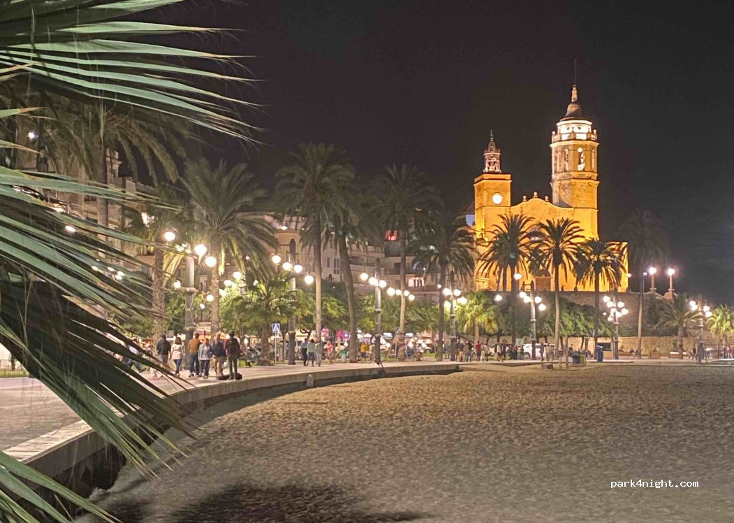 (08870) Sitges - 27 Passeig Marítim — foto