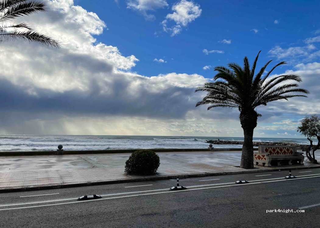 (08870) Sitges - 27 Passeig Marítim — foto 3