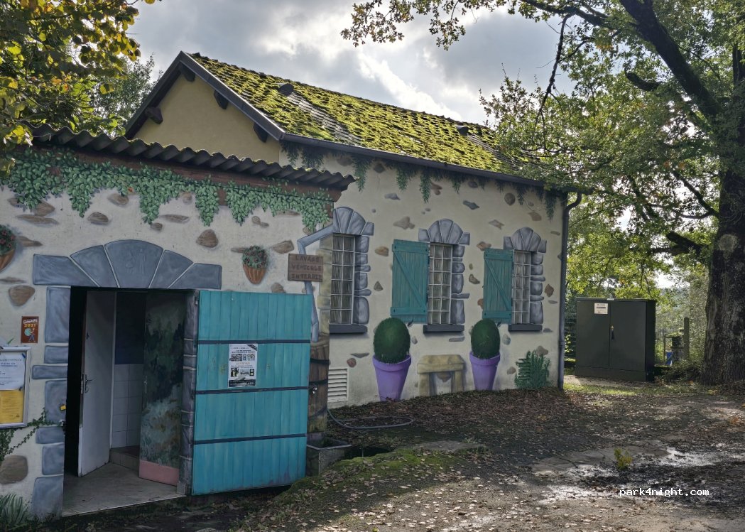 Aire Camping Car Municipale de Sauveterre de Rouergue — foto 4