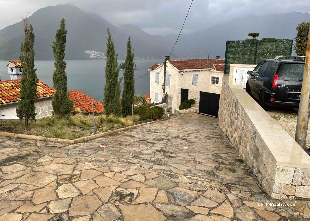 () Perast - E80 — foto 2