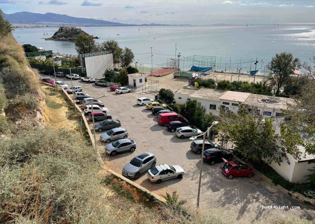 (185 34) Pireas - 19 Akti Kountouriotou — foto