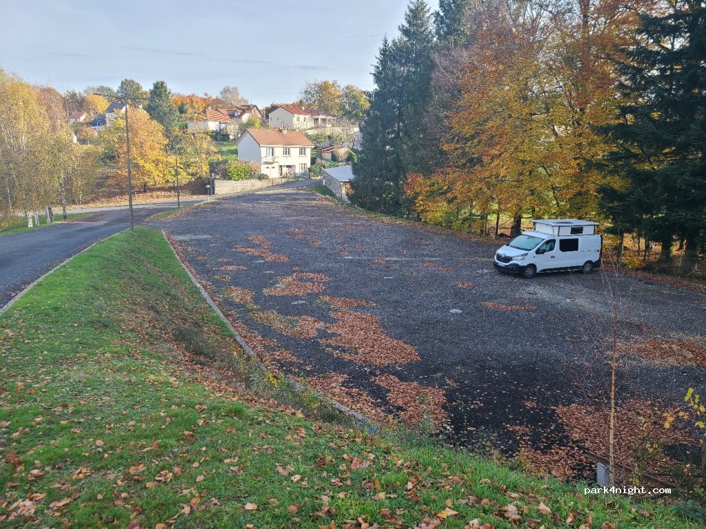 (15130) Lafeuillade-en-Vézie - 15 Rue du Parc des Sports — foto