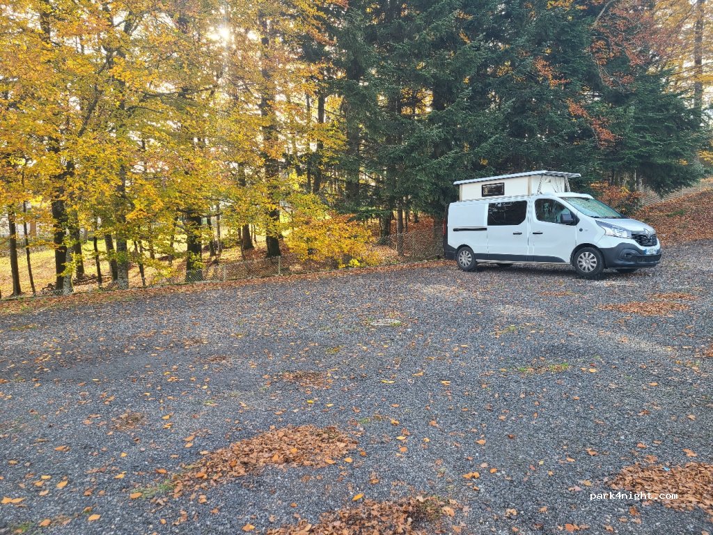(15130) Lafeuillade-en-Vézie - 15 Rue du Parc des Sports — foto 2