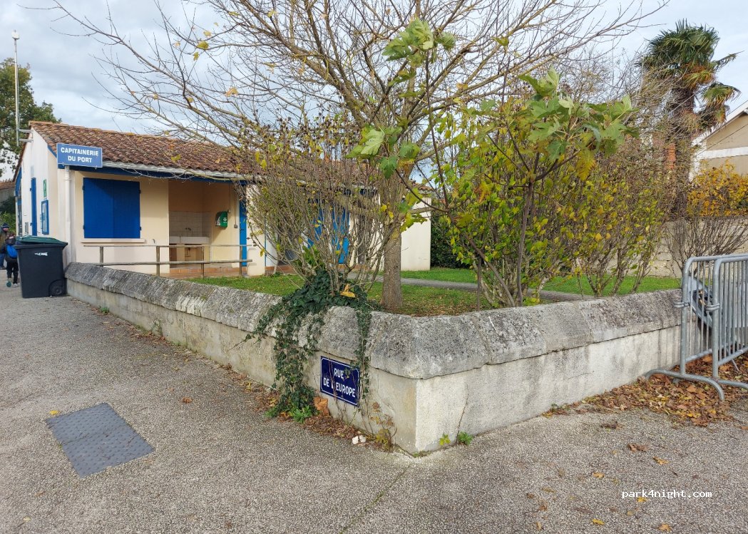 (17120) Mortagne-sur-Gironde - 9 Place Parias — foto 3