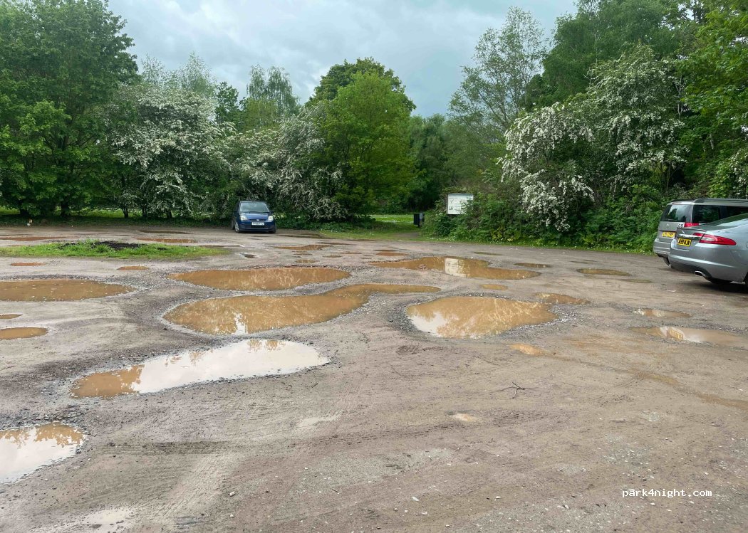 Sheffield Bottom Lock Car Park & Picnic Area" — foto 4