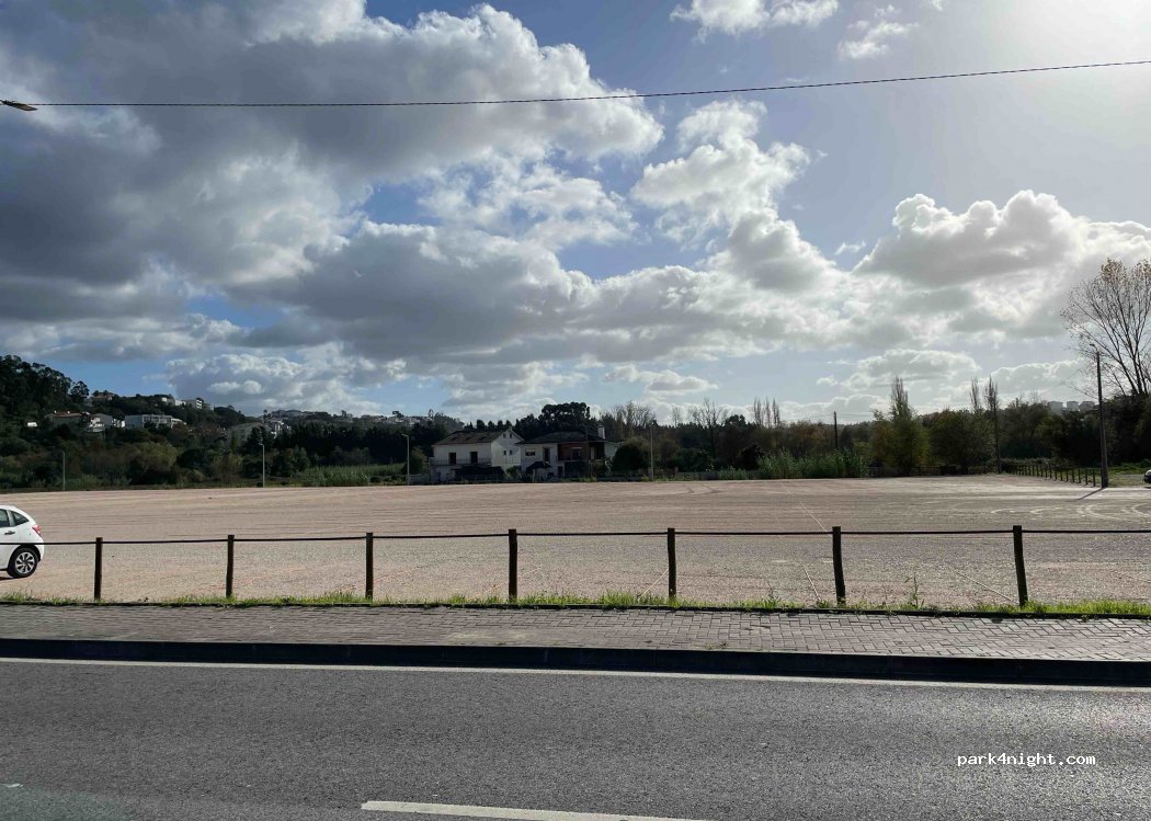 (2410) Leiria - 2 Largo Doutor Sarmento — foto 2