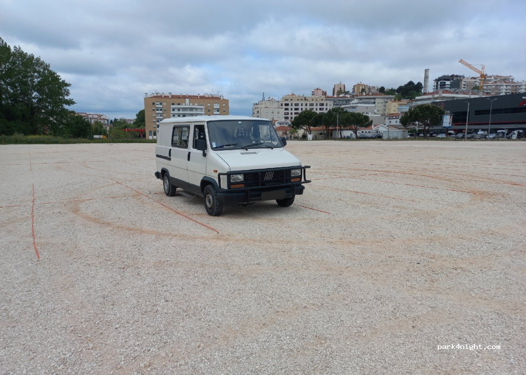 (2410) Leiria - 2 Largo Doutor Sarmento — foto 3