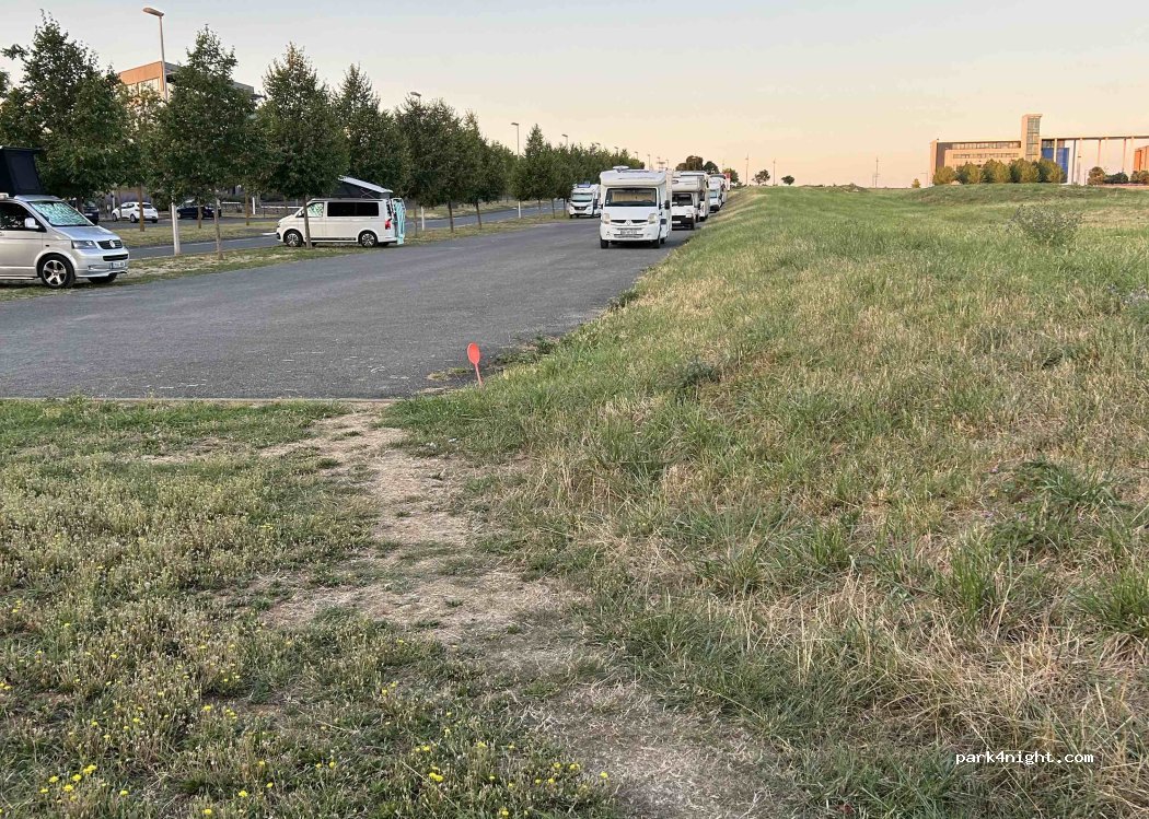 (86360) Chasseneuil-du-Poitou - 1 Avenue du Tour de France — foto 5