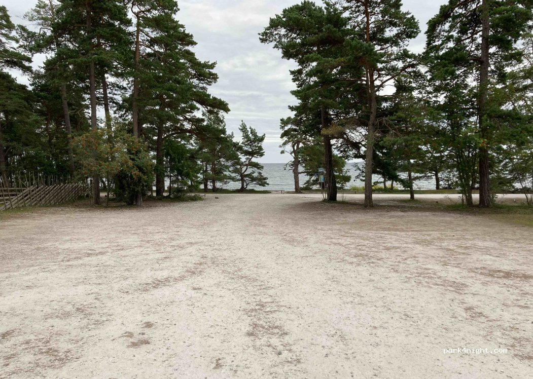 (623 65) Ljugarn - Strandvägen — foto 2