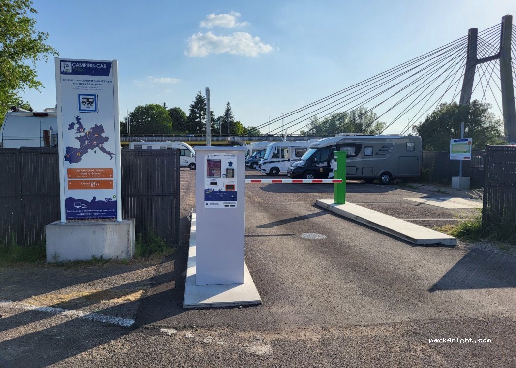 Camping Car Park - Chalon-sur-Saône, Saint-Marcel (71) — foto 2