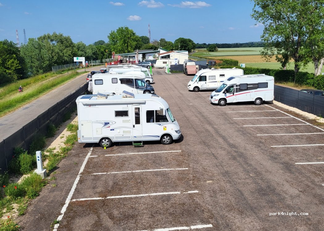 Camping Car Park - Chalon-sur-Saône, Saint-Marcel (71) — foto 3