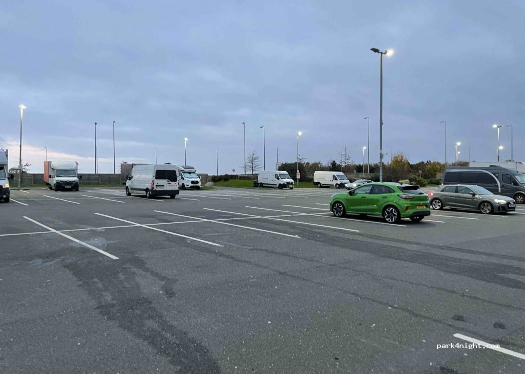(Cobham) KT11 3DB - Unnamed Road — foto