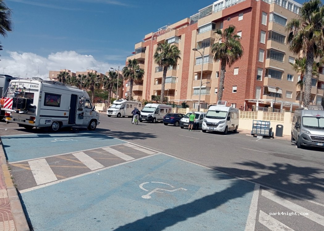 (04740) Roquetas de Mar - 260 Avenida Juan Carlos I — foto 3