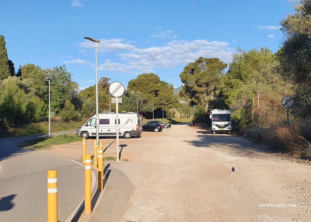 (12560) Benicàssim - 230 Plaça Poligono 6 — foto