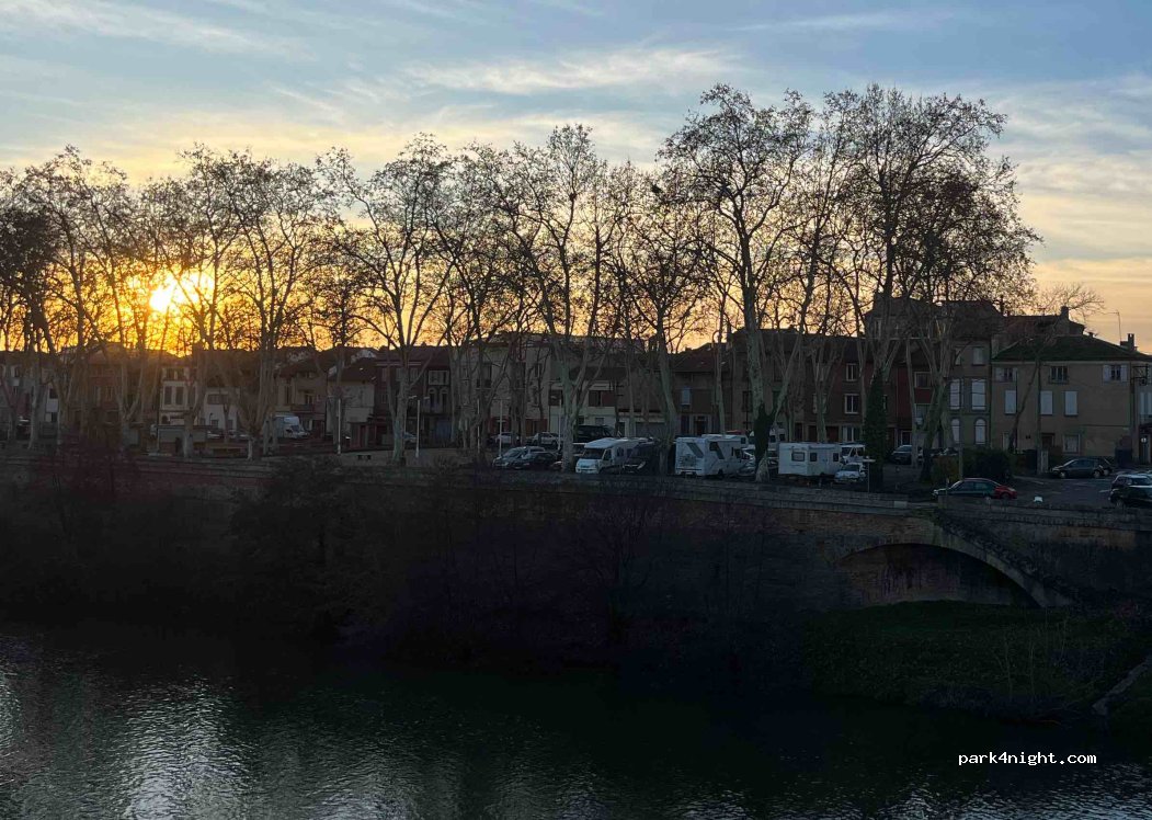 (82000) Montauban - 183 Quai Adolphe Poult — foto