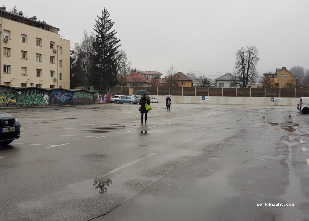 (1000) Ljubljana - 5 Tobačna ulica — foto