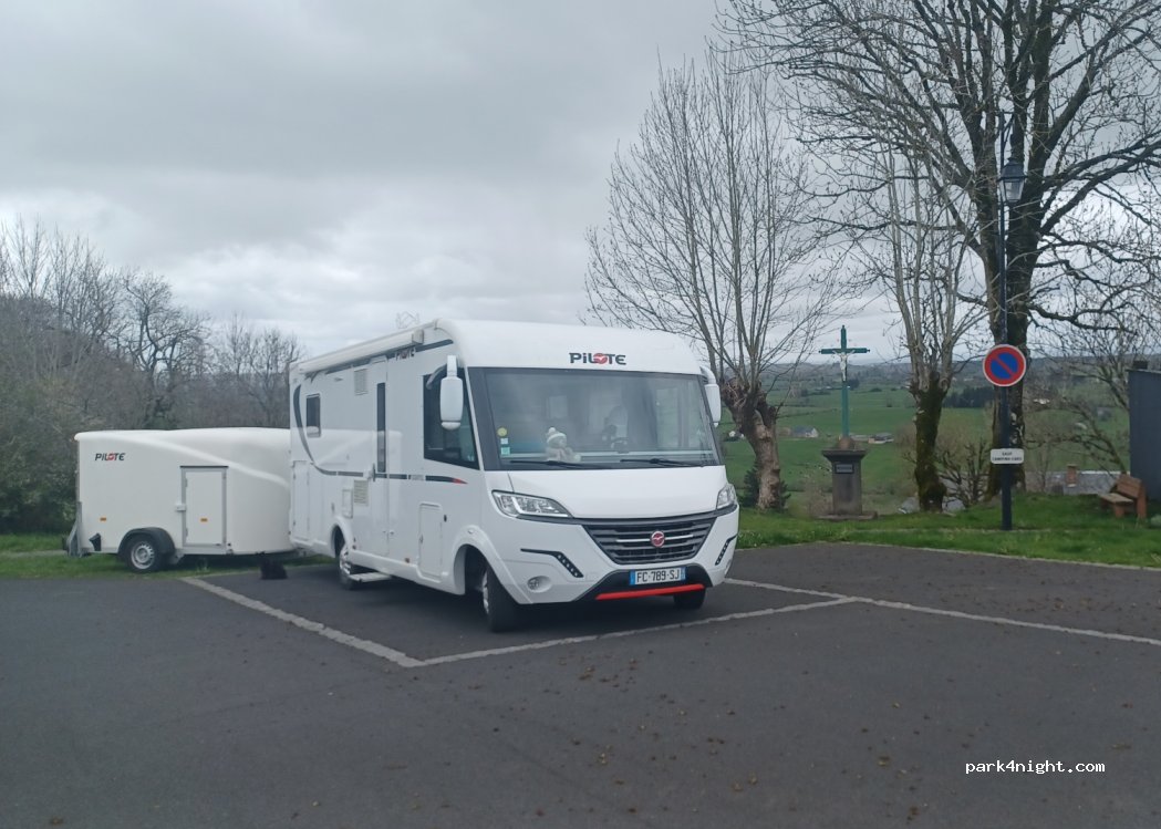 (63820) Laqueuille - 75 Pl. du Foirail — foto 4