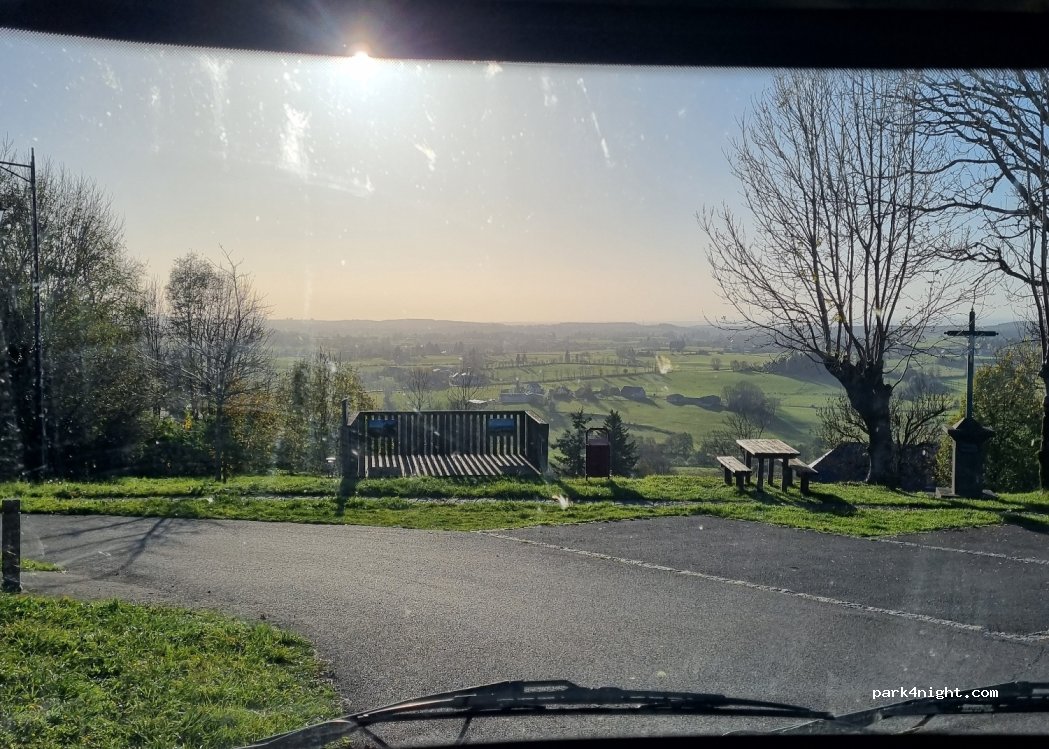 (63820) Laqueuille - 75 Pl. du Foirail — foto 5