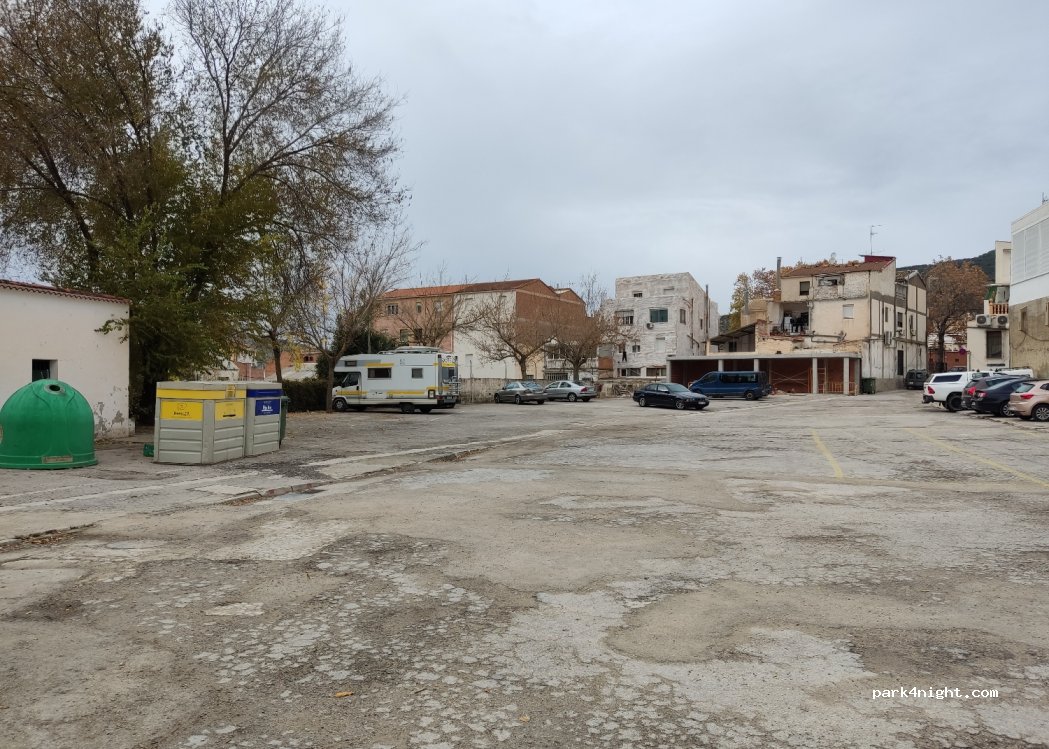 (23150) Valdepeñas de Jaén - 9 Avenida de Granada — foto 2