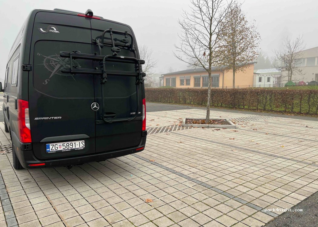(8071) Fernitz bei Graz - 29 Sportplatzstraße — foto