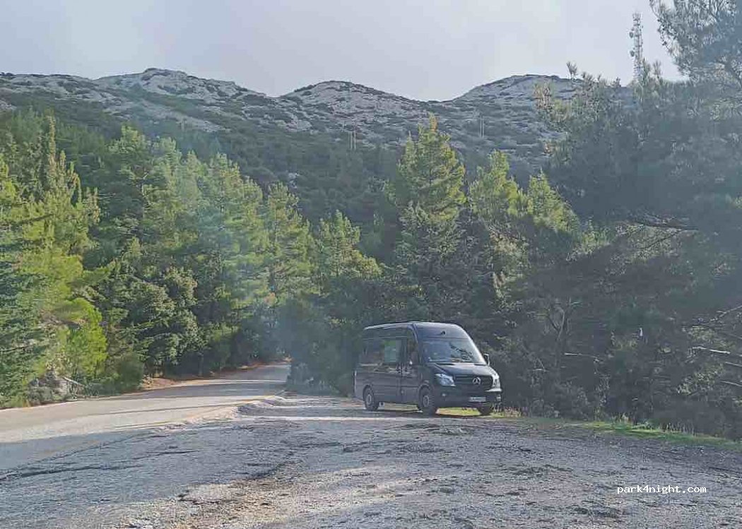 (161 22) Kesariani - Unnamed Road — foto