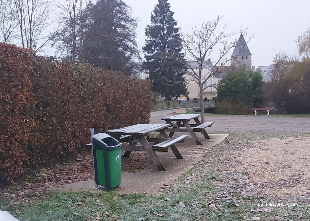 (36170) Mouhet - 3 Route du Stade — foto