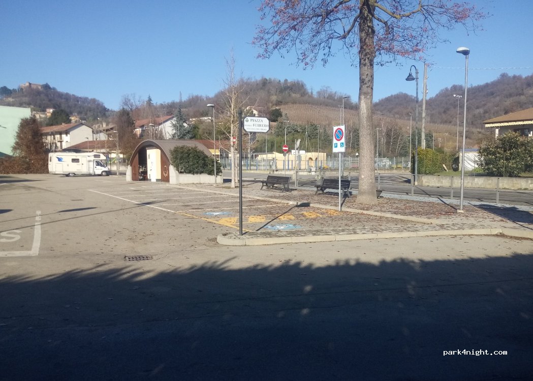 (12066) Borgo - Via Vietta — foto