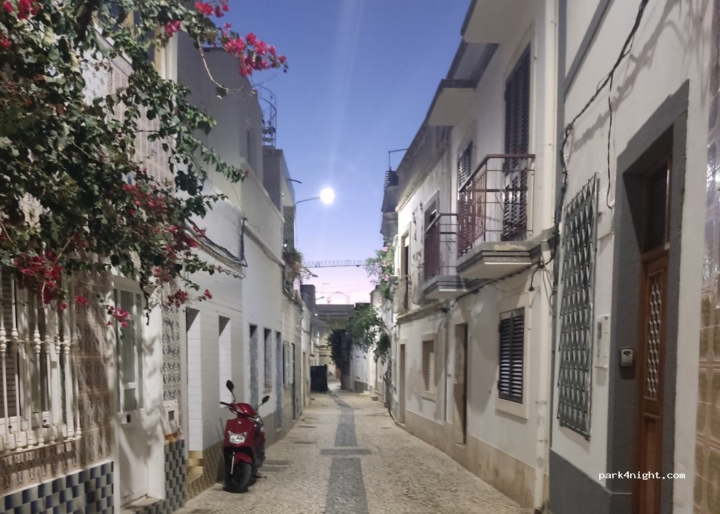 (8700-339) Olhão - 84 Largo da Feira — foto 2