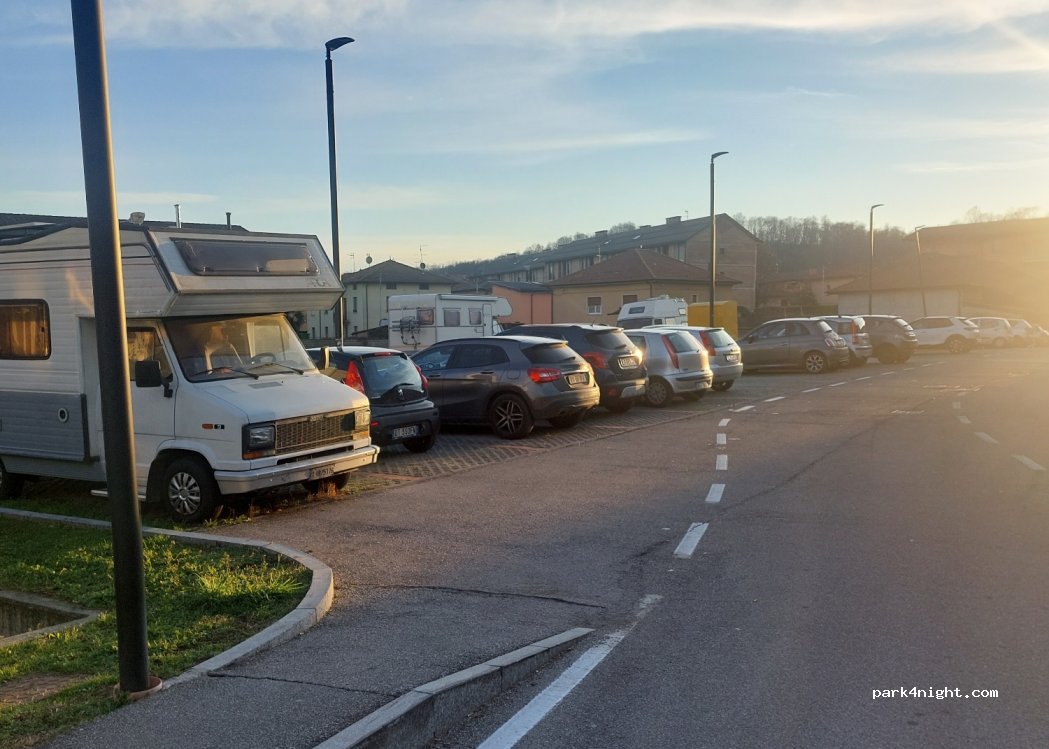 (21051) Arcisate - 2 Via G. Leopardi — foto