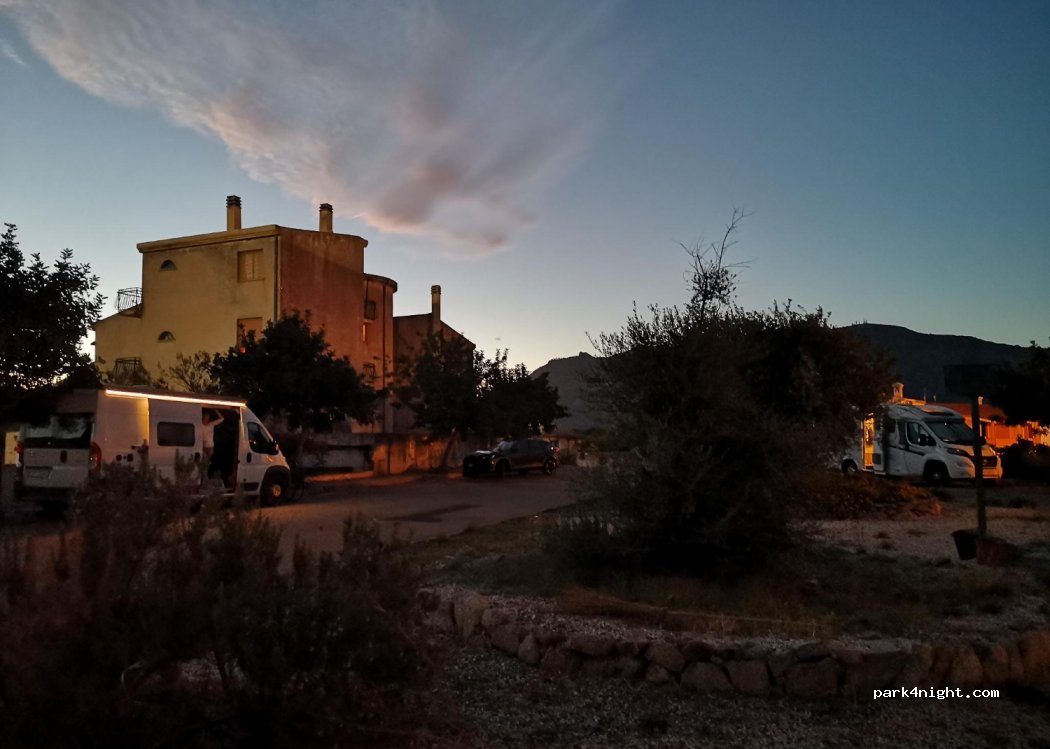 (08025) Oliena - 38 Via P. Sanna Cav. — foto 2