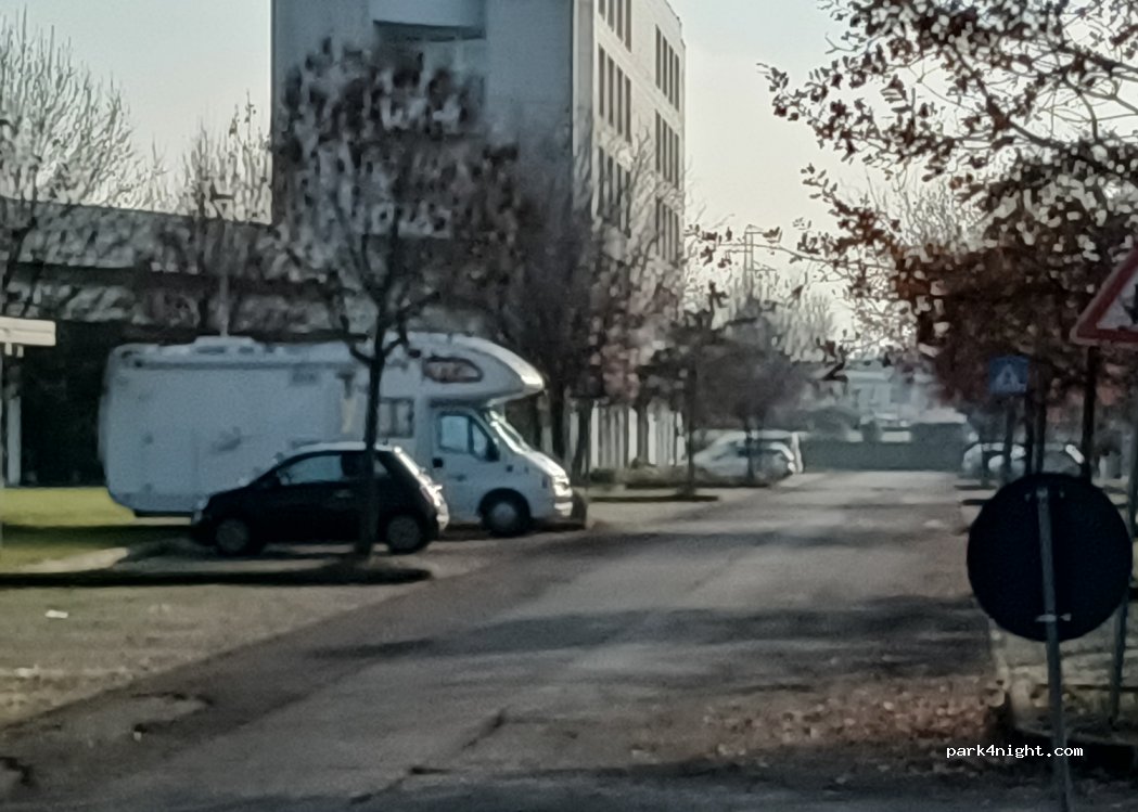 (42124) Reggio Emilia - Largo Giambellino — foto