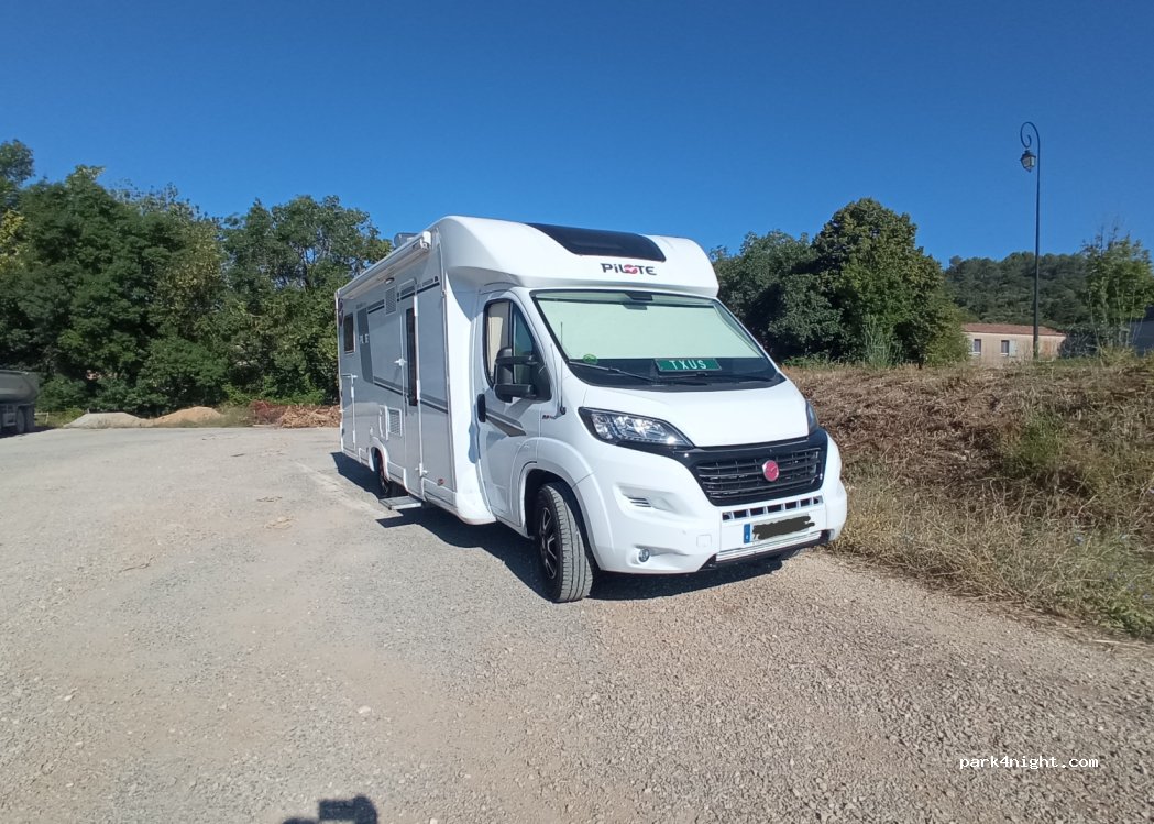 (83870) Signes - 10 Place Paul Ricard — foto