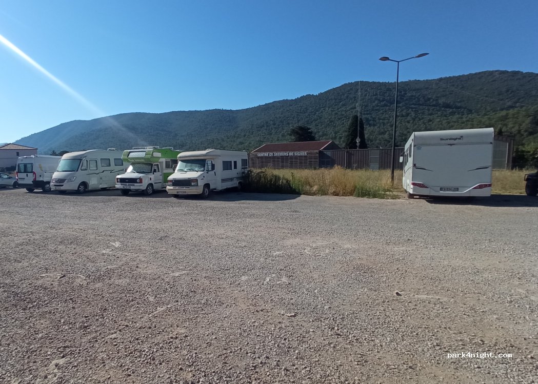 (83870) Signes - 10 Place Paul Ricard — foto 2