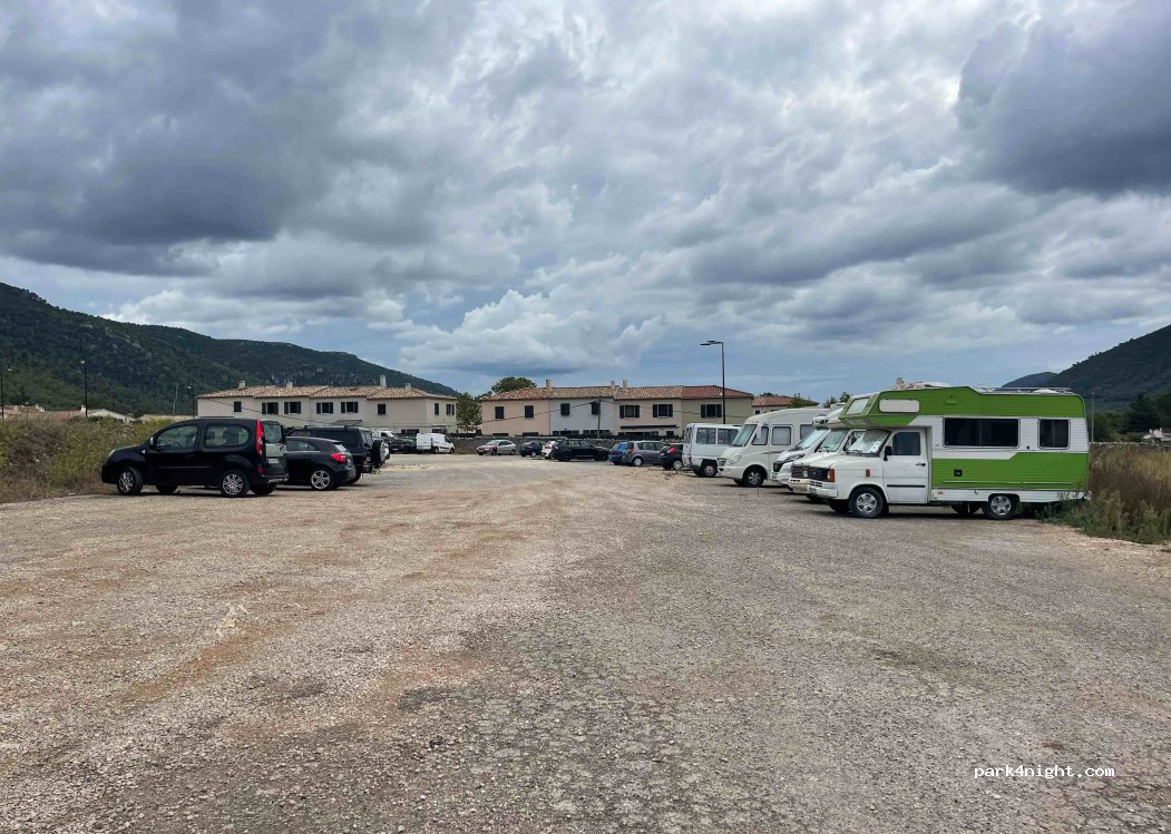 (83870) Signes - 10 Place Paul Ricard — foto 4