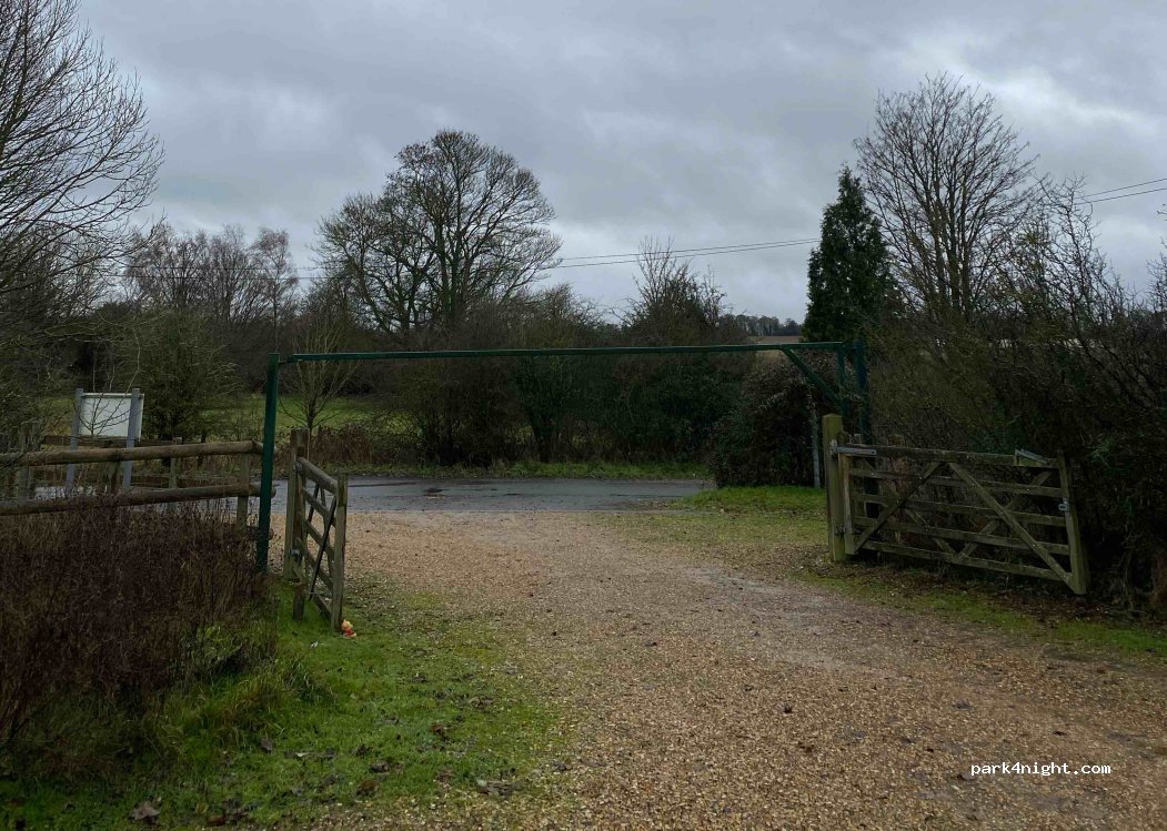 (SP4 0HD) Newton Tony - 2 Station Road — foto