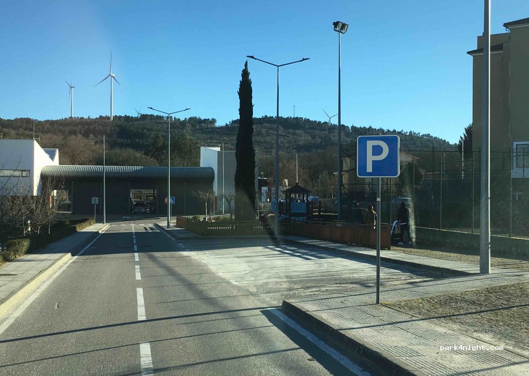 (3640-211) Sernancelhe - 37 Avenida Tílias — foto