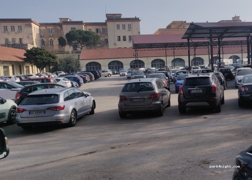 (81100) Caserta - 1 Viale Vittorio Veneto — foto