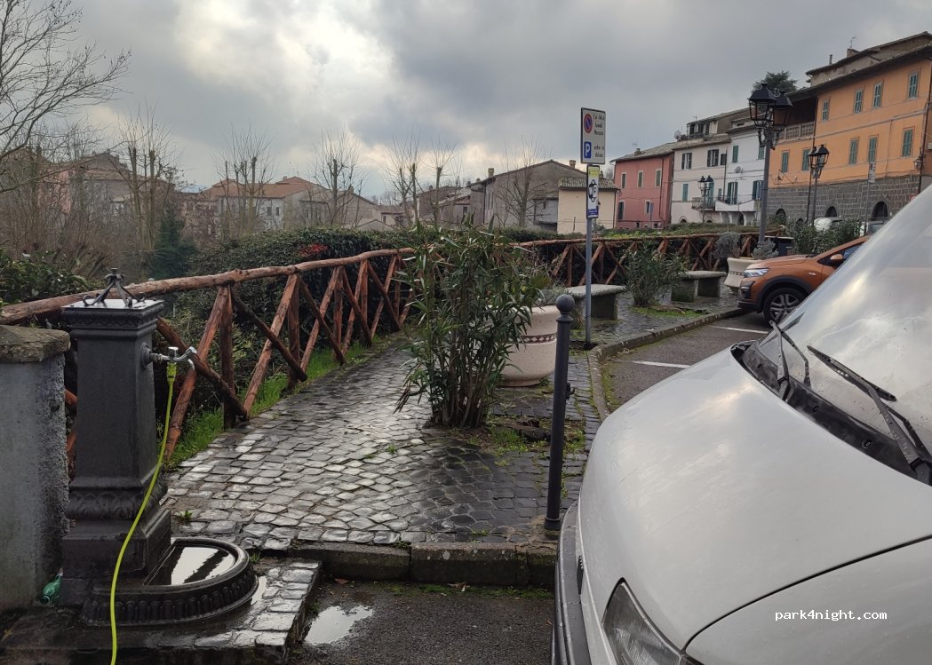(01010) Latera - 1 Viale I Maggio — foto