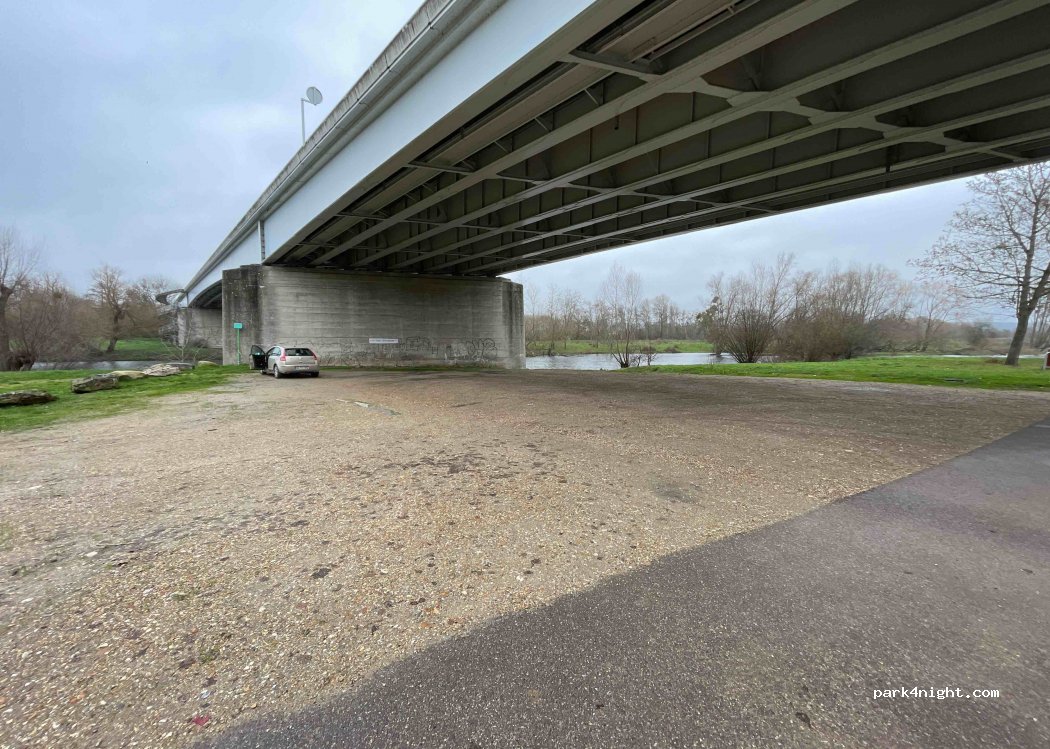 (27340) Pont-de-l'Arche - 5 Quai de Verdun — foto