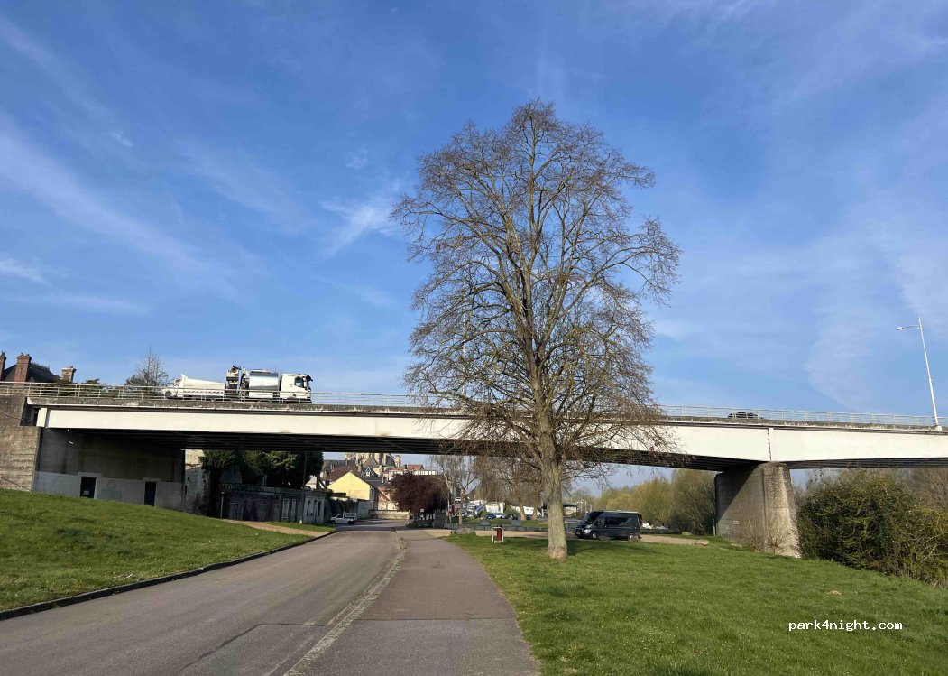 (27340) Pont-de-l'Arche - 5 Quai de Verdun — foto 2