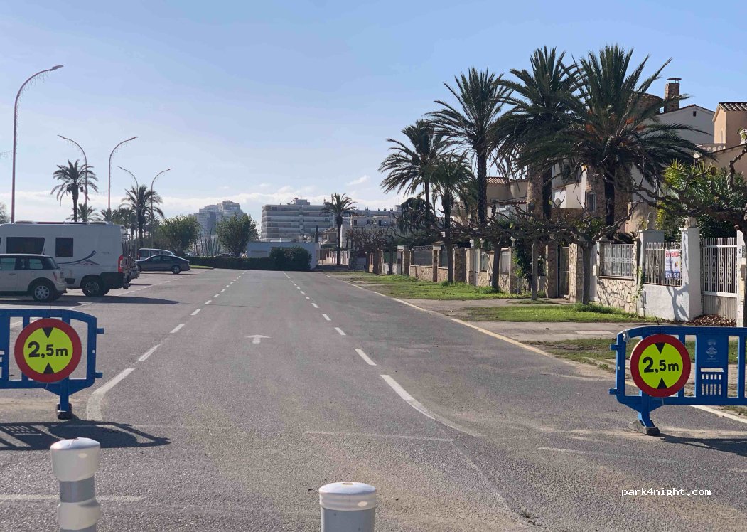 (17487) Empuriabrava - 6 Passatge Port Primer — foto 3