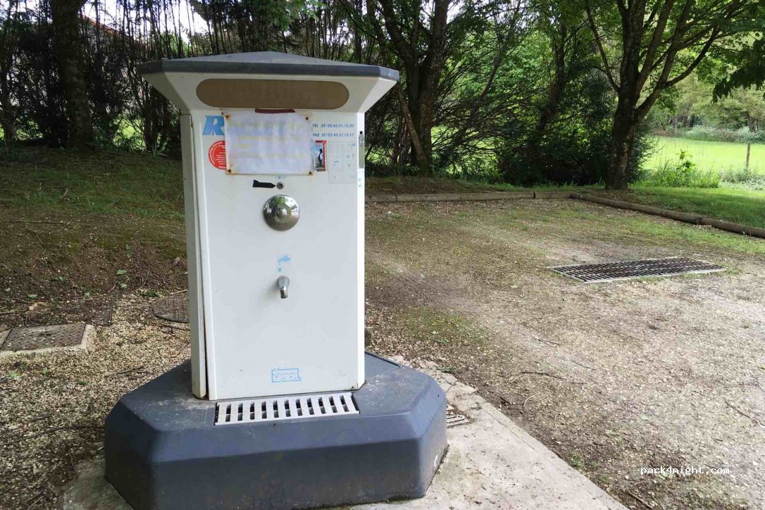 Aire de camping-cars Nieuil-l'Espoir — foto