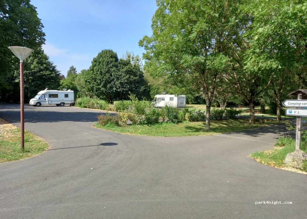 Aire de camping-cars Nieuil-l'Espoir — foto 3