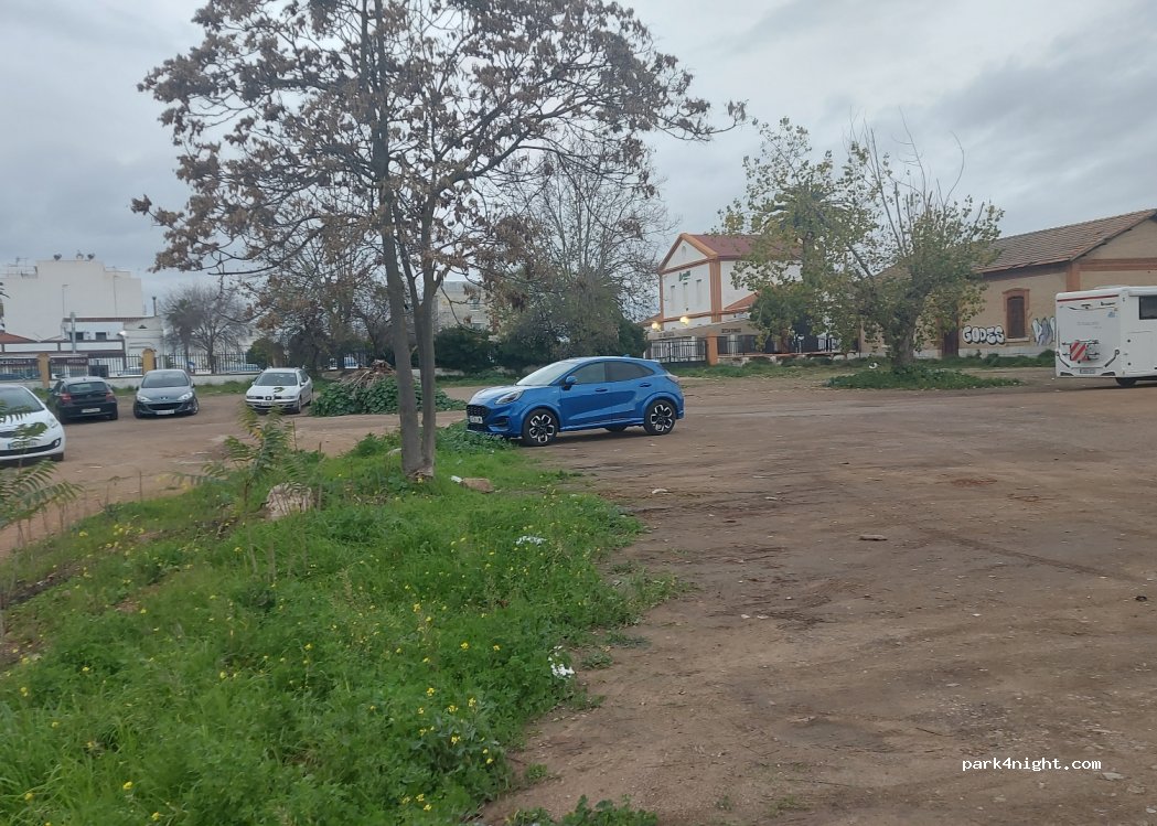(06200) Almendralejo - 67 Avenida Presidente Juan Carlos Rodríguez Ibarra — foto 2