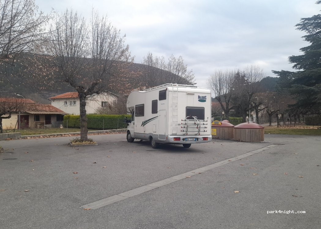 (05300) Garde-Colombe - 1 Place du Cèdre — foto