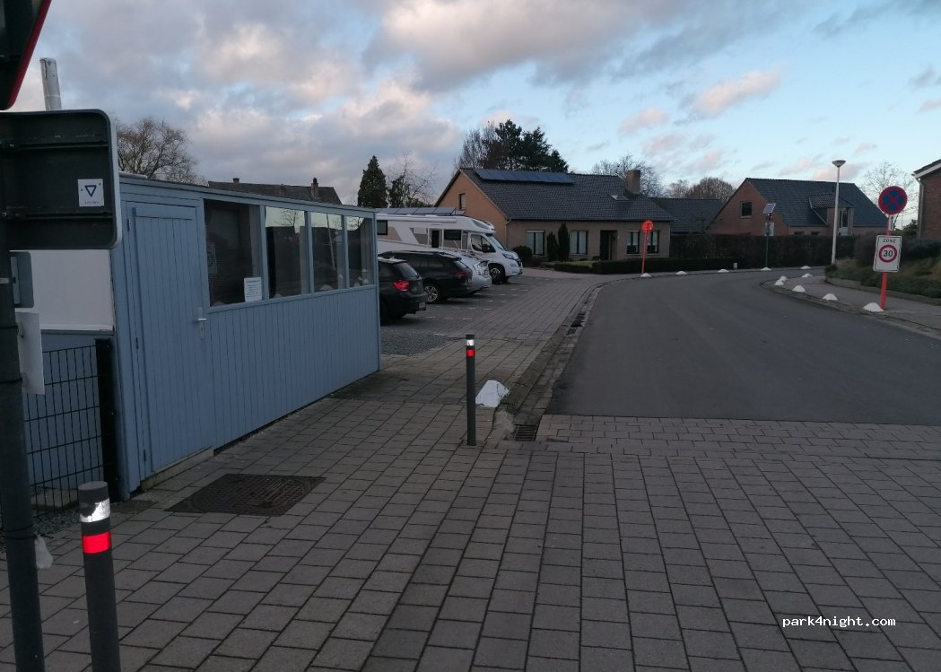 (2222) Heist-op-den-Berg - — foto