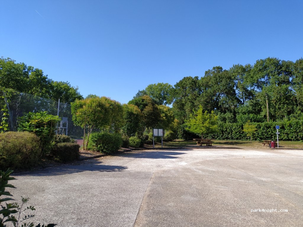 (37320) Esvres - Place Auguste Noyant — foto