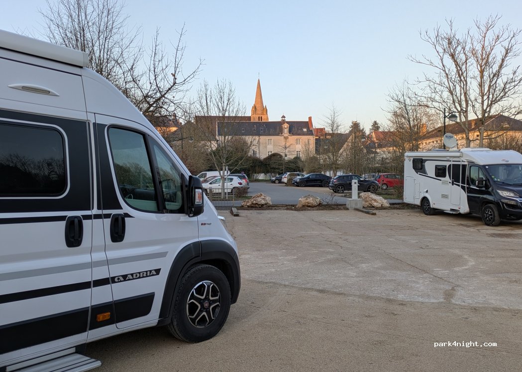 (37320) Esvres - Place Auguste Noyant — foto 4