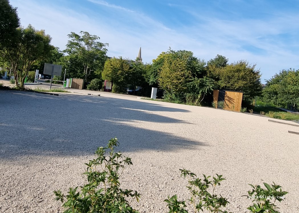 (37320) Esvres - Place Auguste Noyant — foto 5